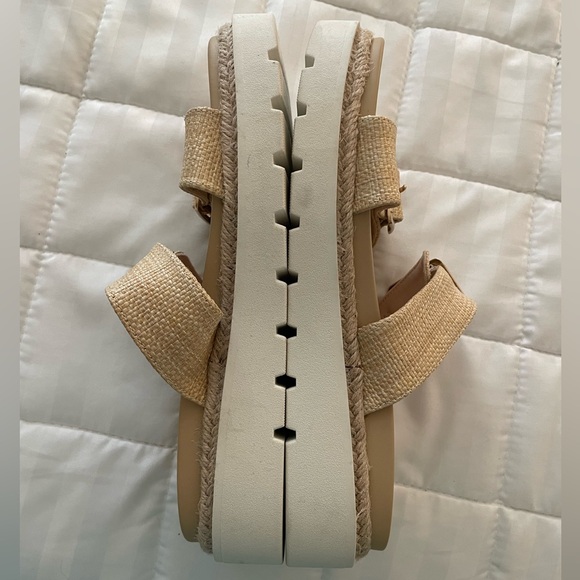 Steve Madden Shoes - Steve Madden NYC Women's Tan Soft Raffia Sandals w/ Gold Buckle Size 8